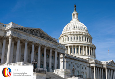 	Foto: Das US-Capitol. Auf der linken Seite das Logo des Parlamentarischen Patenschaftsprogramm.